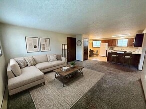 Building Photo - 4832 Basswood Dr