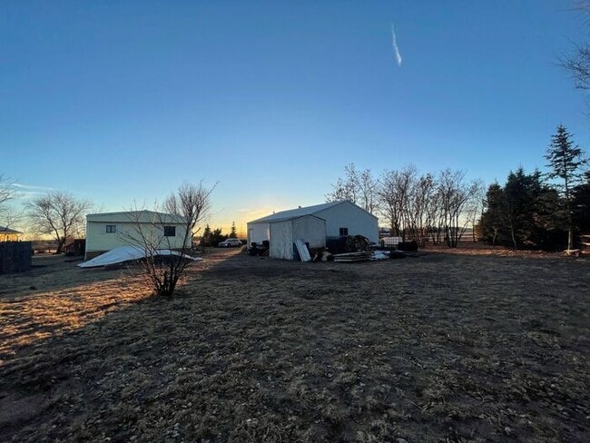 Building Photo - 5 Acre Ranch 3bed/2bth home with amazing v...