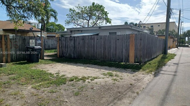 Foto del edificio - 1806 Funston St