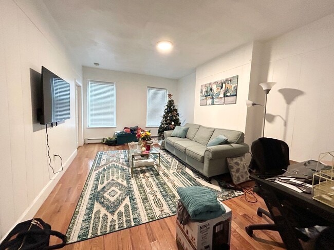 Building Photo - All Utilities Included, Eat-in Kitchen, Laundry on a Site