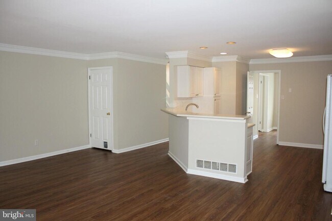 Building Photo - 270 Fox Run