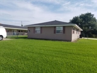 Exterior - 109 Upsilon St