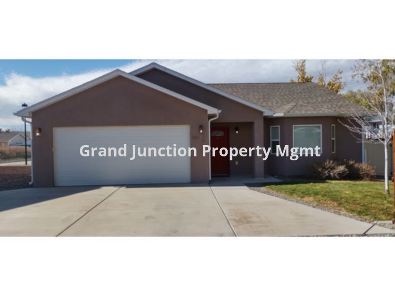 Primary Photo - Nice Single Family home Close to shopping,...