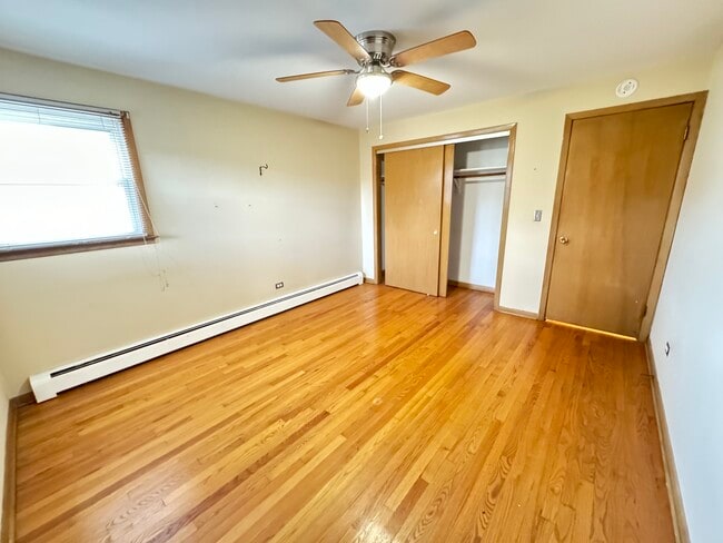 Dormitorio 1 - 5651 N Miltimore Ave