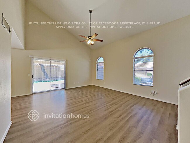 Foto del edificio - 8030 W Paradise Dr