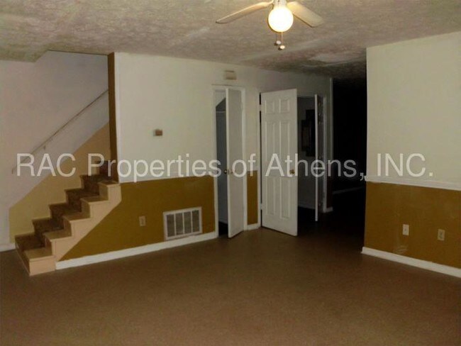 Building Photo - 110 Highland Park Dr