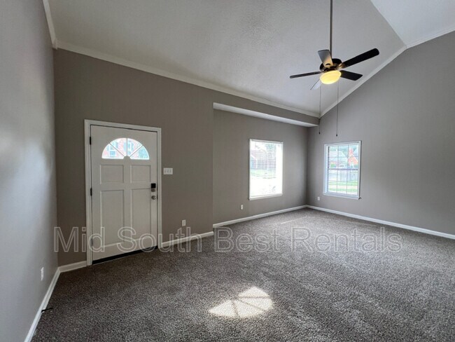 Foto del edificio - 4392 Forest Valley Dr