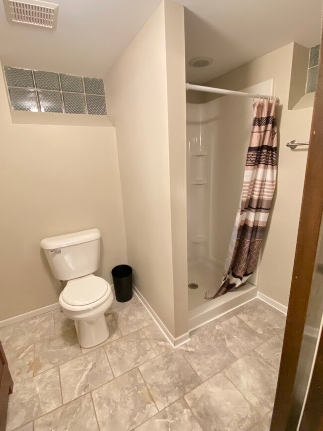 Foto del edificio - 5300 Harmony Ln