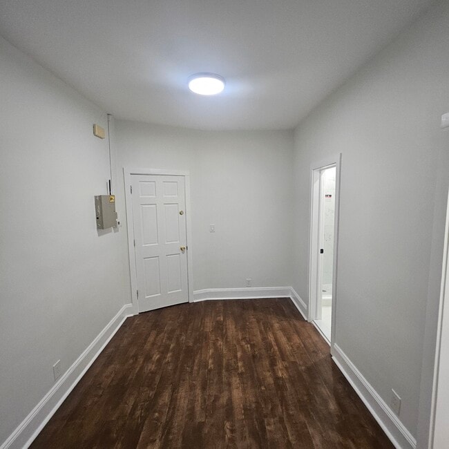 ENTRANCE - 133 Halstead Ave