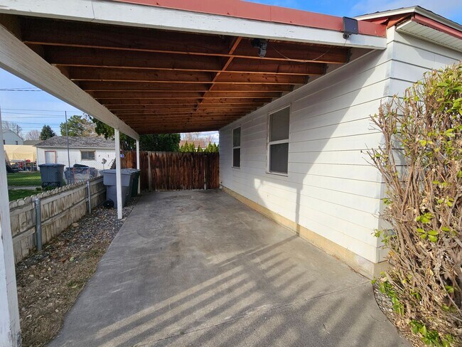 Foto del edificio - 2 Bed 1 Bath Home in the Heart of Richland