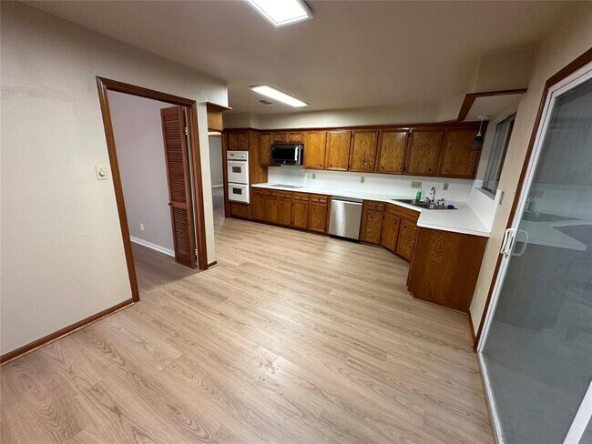 Building Photo - 15127 Forest Lodge Dr