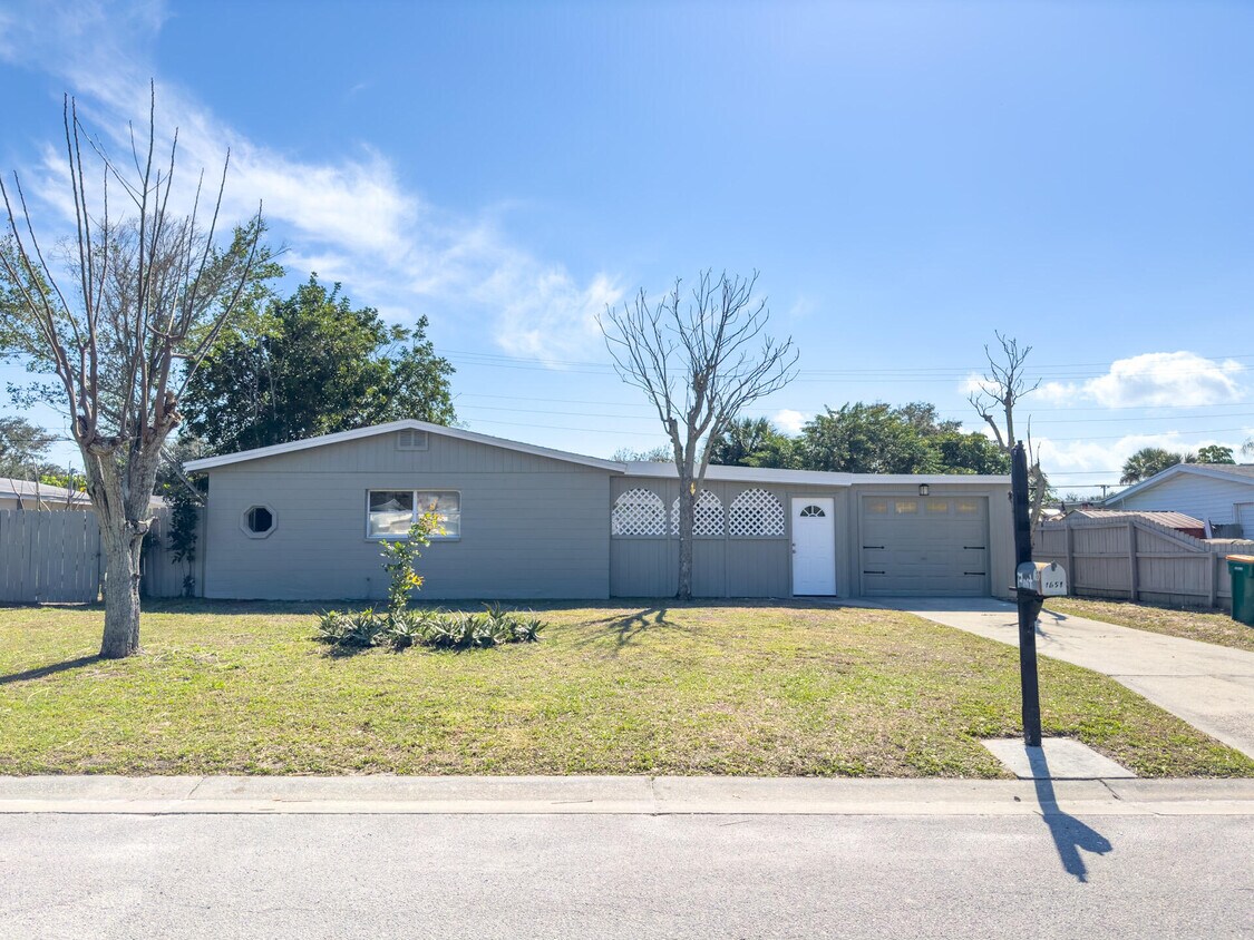 Primary Photo - 1651 Arthur Ave