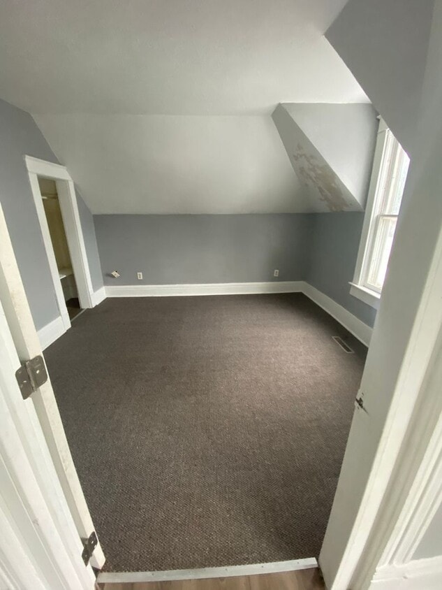 Building Photo - 2 Bedrooms, 1 Bathroom Upper Level Duplex ...
