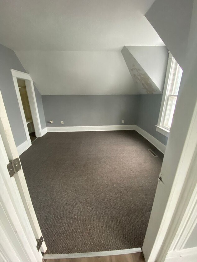 Foto del edificio - 2 Bedrooms, 1 Bathroom Upper Level Duplex ...