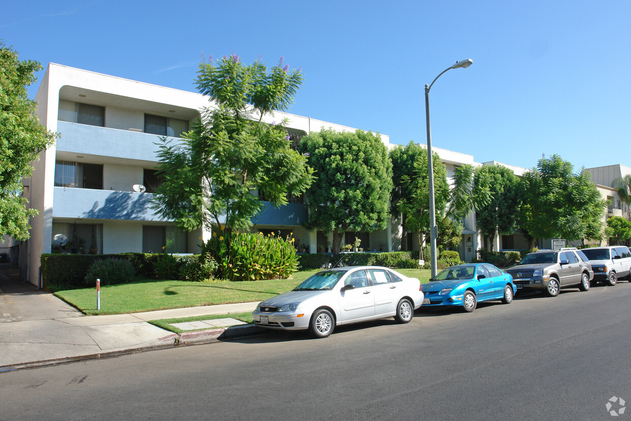 Harvard Apartments Photo