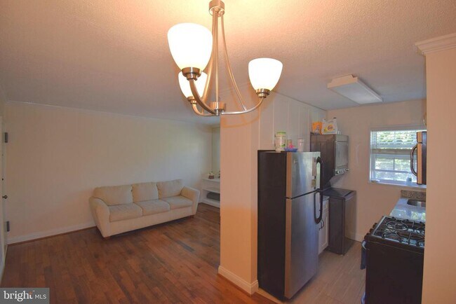 Foto del edificio - 2241 Farrington Ave