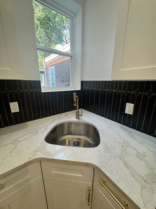 Foto del edificio - 1325 Kerbaugh St