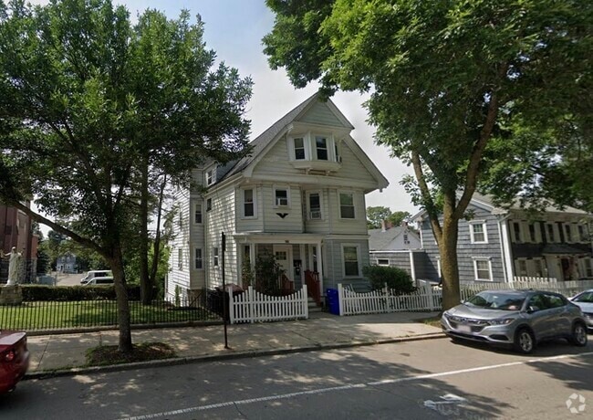 Building Photo - 2207 Dorchester Ave