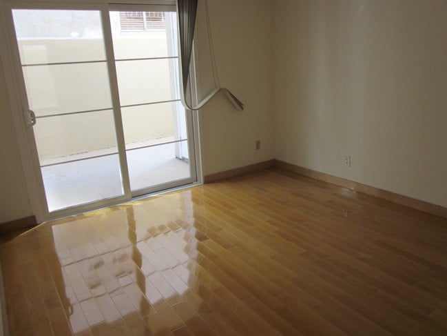 Building Photo - 4300 Beverly Glen Blvd