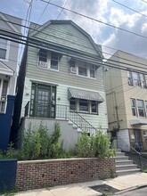 Building Photo - 262 Winfield Ave