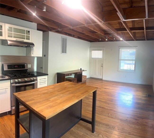 Building Photo - 1322 Morgan Ln