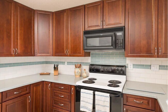 Building Photo - 725 Mountain View Dr