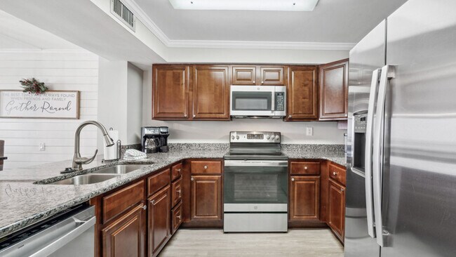 Building Photo - 7205 Thomas Dr