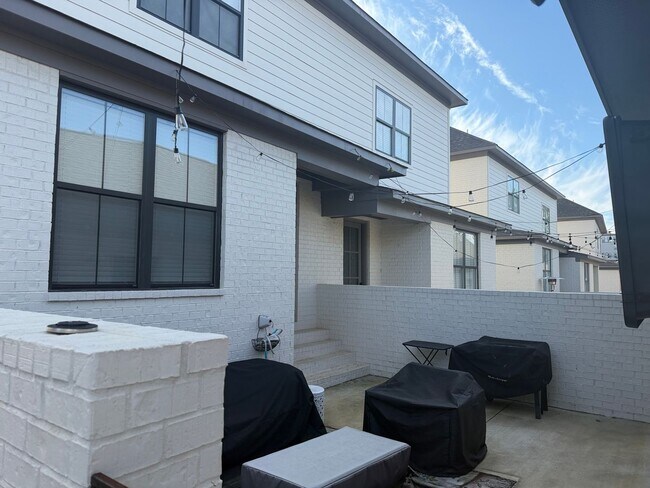 Foto del edificio - Fully Furnished 3 Bed 3.5 Bath Townhouse in Stillwater!