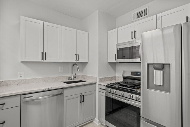 Building Photo - Modern Living in the Heart of Ghent – Walk...