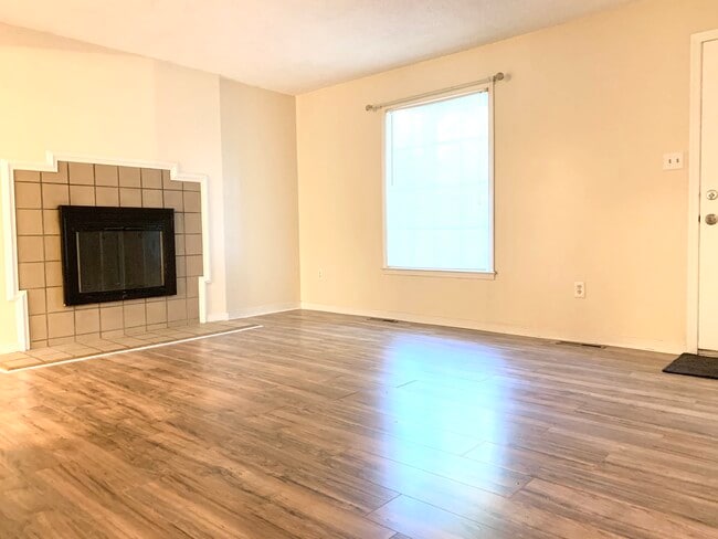 Building Photo - 1700 Choate Pl