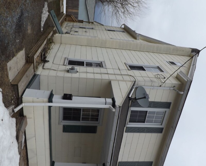 Primary Photo - 8 Maple St
