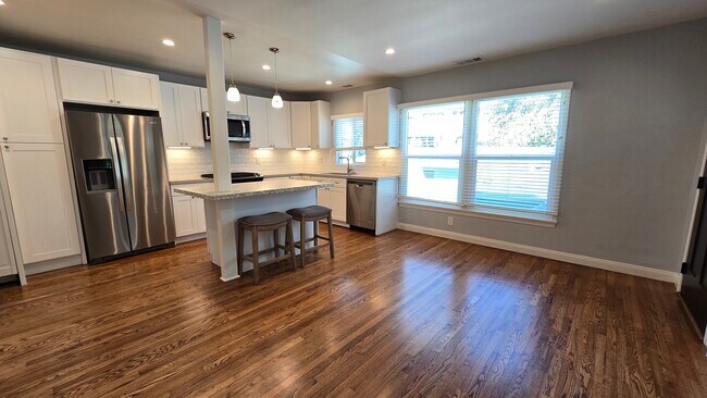 Foto del edificio - 145 California Terrace