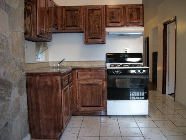 Building Photo - 371 Dover St