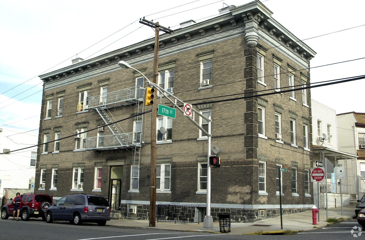 Foto del edificio - 1700-1702 Kerrigan Ave