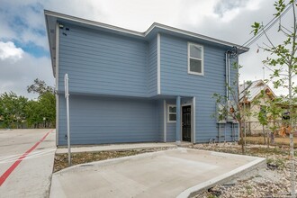 Building Photo - 1835 W Poplar St