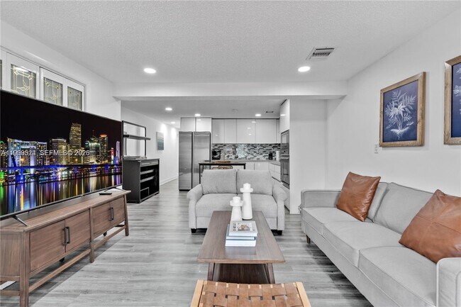 Foto del edificio - 1841 SW 29th Ave