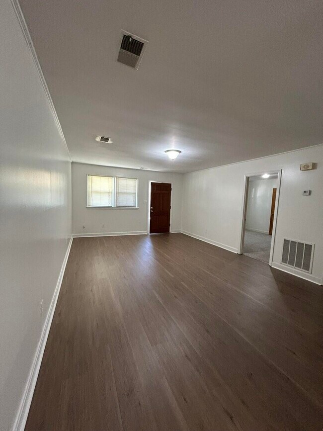 Foto del edificio - 326 W Hampton Ave