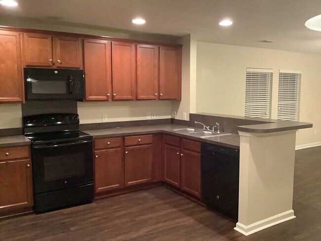 Building Photo - 1140 Moss Grove Dr