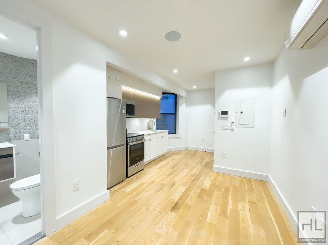 Foto del edificio - EAST 96 STREET / Renovated 1-Bed 1-Bath / ...