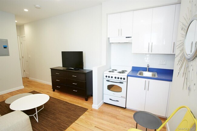 Foto del edificio - 215 E Broadway