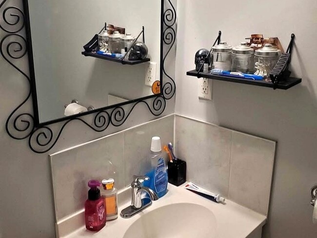 Photo du bâtiment - Bright Ground Floor Apartment (1 Bed, 1 Bath)