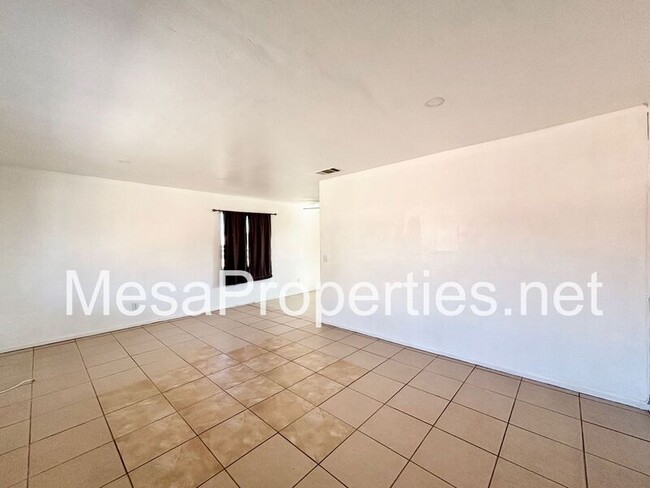 Foto del edificio - 16142 Orange St