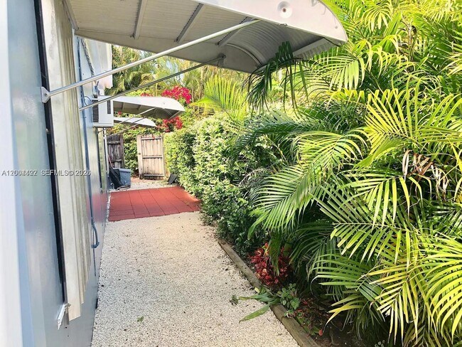 Foto del edificio - 2140 NE 180th St