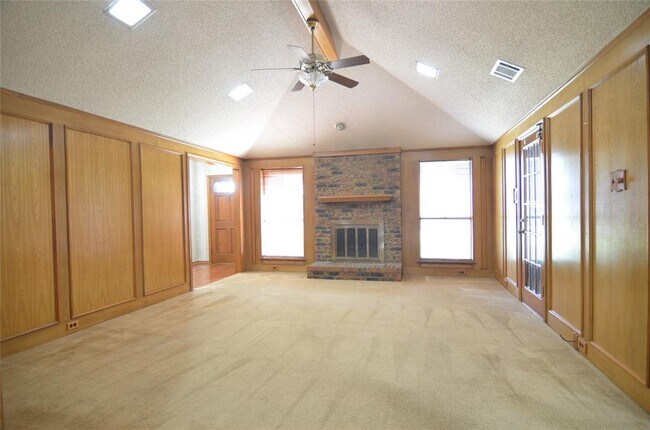 Building Photo - 1534 Raleigh Dr