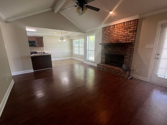 Foto del edificio - Brick home in Cedar Square
