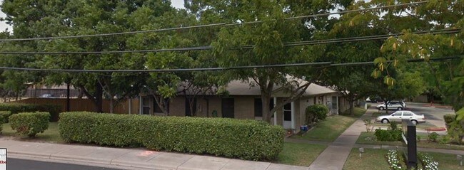 Building Photo - 808 Eberhart Ln
