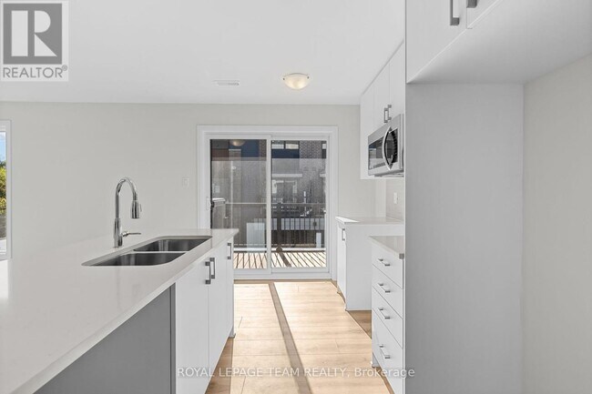 Photo du bâtiment - 913 Creekway Private