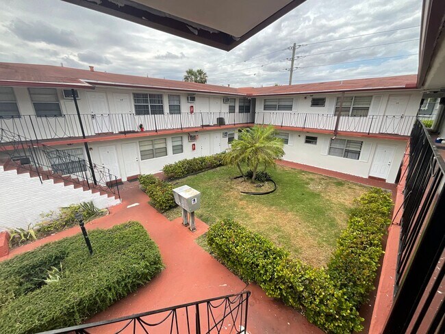 Foto del edificio - 11605 Canal Dr