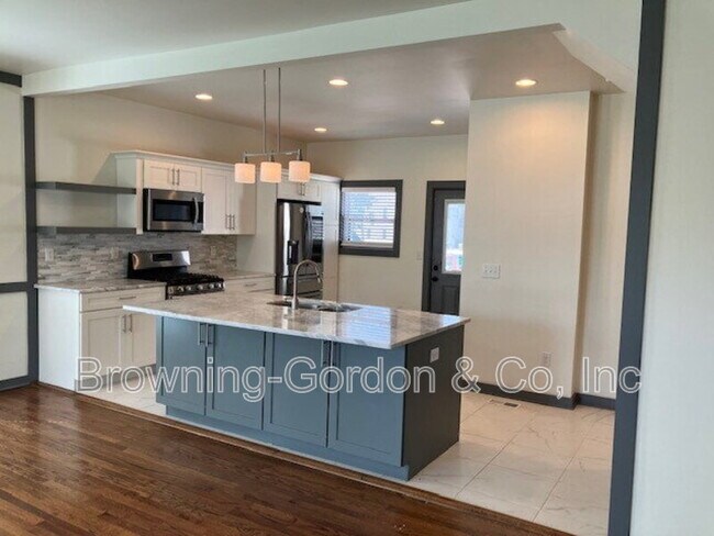 Building Photo - 1107 Holly St