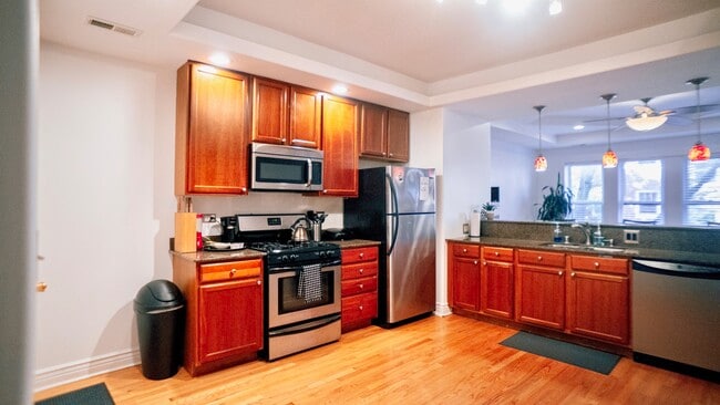 Kitchen and dining area - 6709 N Lakewood Ave